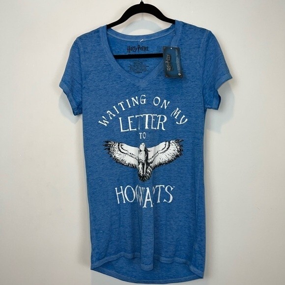 Harry Potter | Waiting on my Letter to Hogwarts Tee NWT - Picture 1 of 5